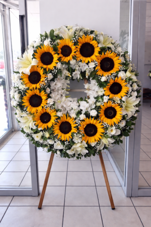 Corona fúnebre de girasoles en Cajicá R11 - Arreglos Fúnebres en Cajicá Te Mando Flores.